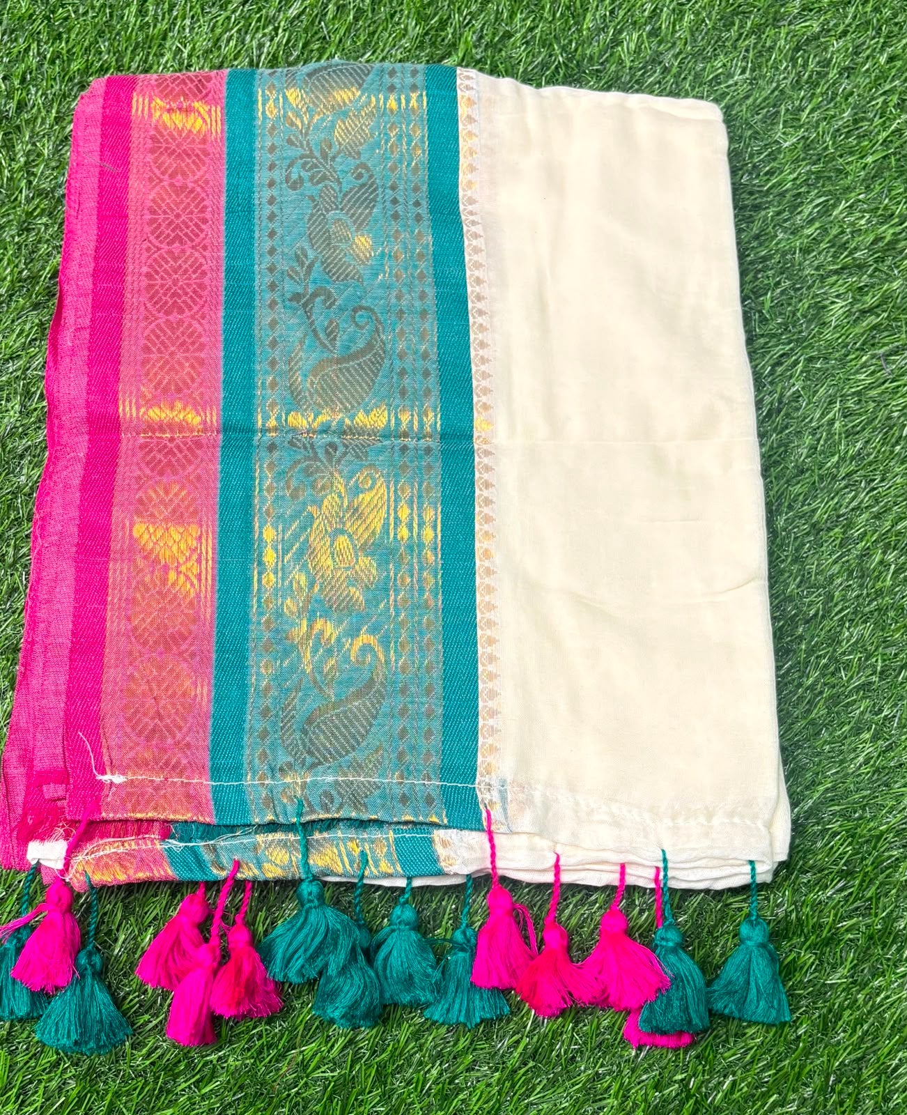 Mul Cotton Saree with Pink & Teal Jacquard Border